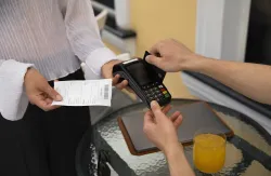 Proč si brát v obchodech účtenku? Důvodem je špatně namarkované zboží i reklamace