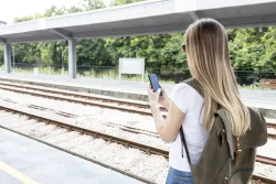 Odškodnění za zpoždění vlaku a autobusu: Na co máte nárok a jak získat peníze