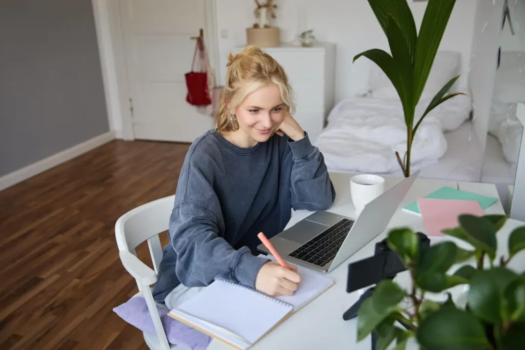 Digitální hygiena studentů: Jak chránit zrak u obrazovky (Foto: Magnific)