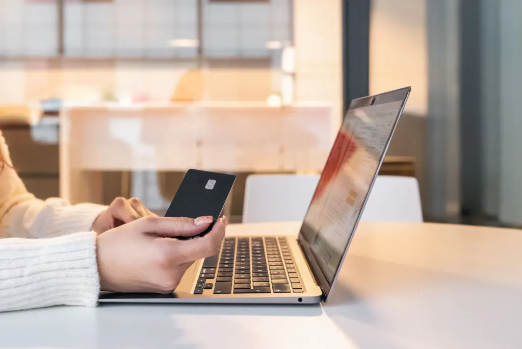 Nákup na internetu (Foto: Pexels)