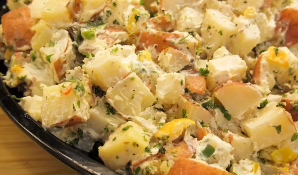 Nejlepší bramborový salát (Foto: elements.envato)