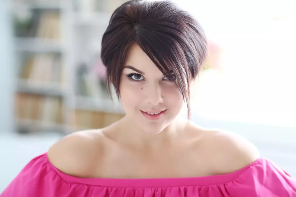 Curtain bangs (Foto: Freepik)