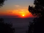 Západ slunce v horách: Pohled ze Serra de Tramuntana  nedaleko města Estellencs (Foto: Top.cz)
