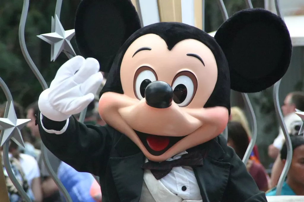 Mickey Mouse je legenda a v Disneylandu patří k největším atrakcím (Foto: Pixabay.com)
