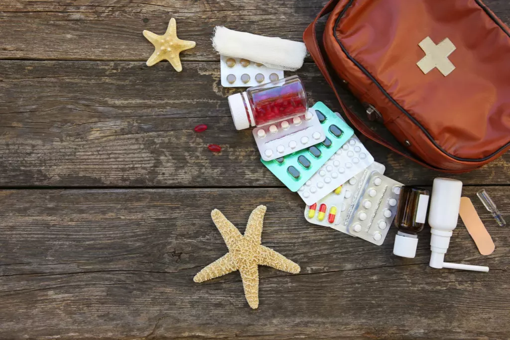 Lékárnička je správným základem každé cestovní tašky (Foto: Stock.adobe.com)