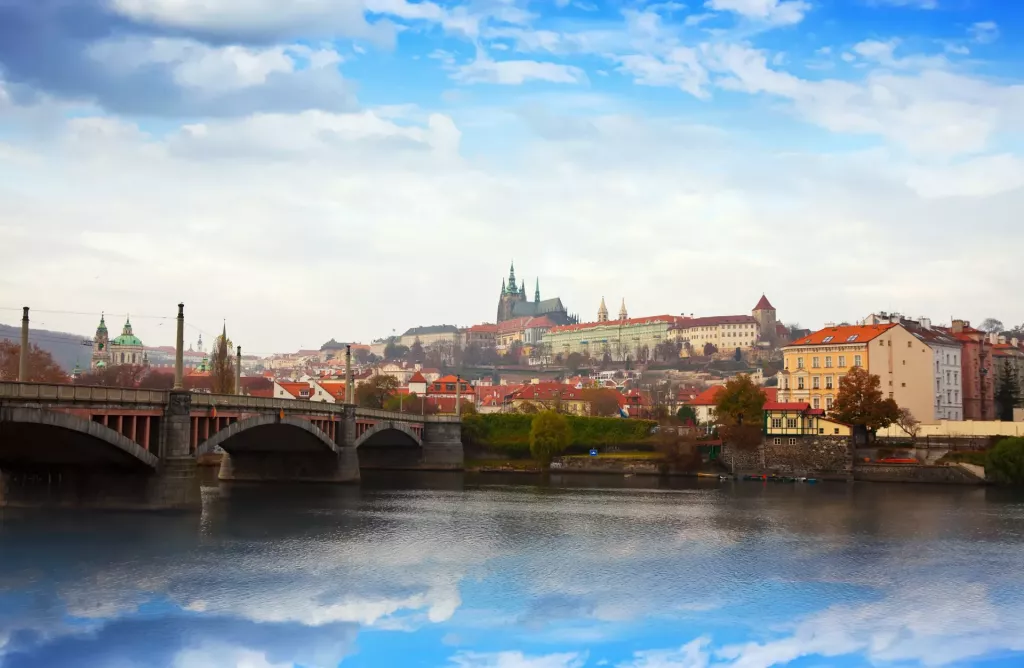 Praha nabízí plno tradičních i netradičních zážitků (Foto: Freepik.com)