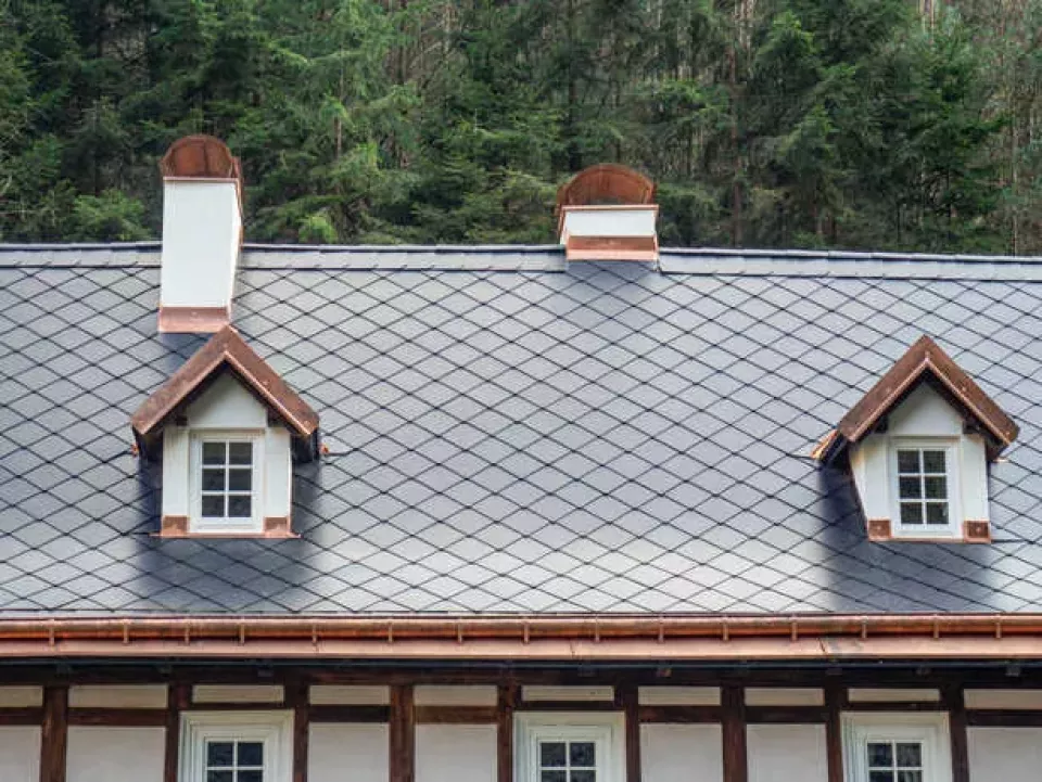 Oplechování komína a dalších částí střechy není problém (Foto: Evromat.cz)