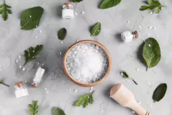 Sůl v nadbytečném množství škodí zdraví, jak ji nahradit?
