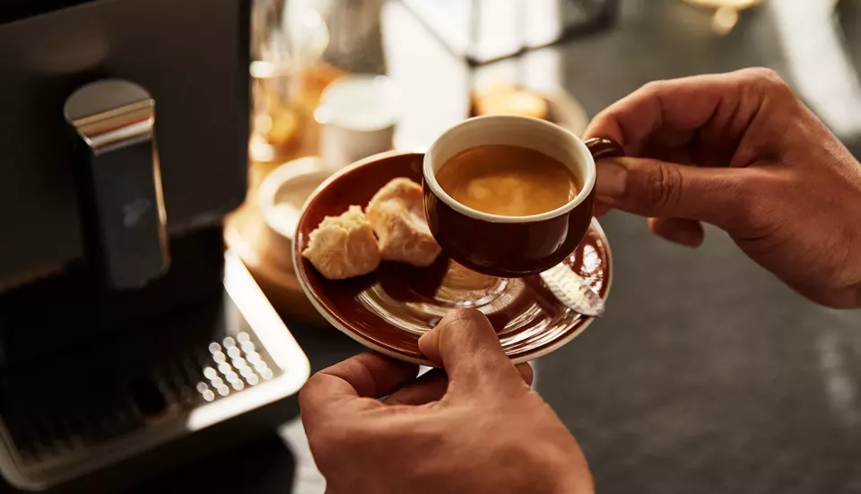 TIP: Na množství záleží. Za obecně doporučovanou denní dávku kofeinu se považuje pro jednotlivce cca 300–400 mg kofeinu, což odpovídá zhruba 4 šálkům. (Foto: Tchiboblog.cz)