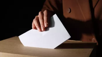 Politika v roce 2024: Kolikrát půjdeme letos k volebním urnám? A kdo má největší šanci uspět?