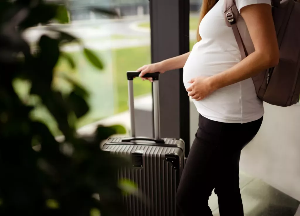 Rádi cestujete? Prostudujte si, jestli i v těhotenství můžete létat (Foto: Elements.envato)